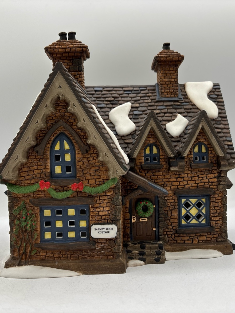 Department 56 1997 Vintage HVC Dickens Village Series Barmby Moor Cottage 58324